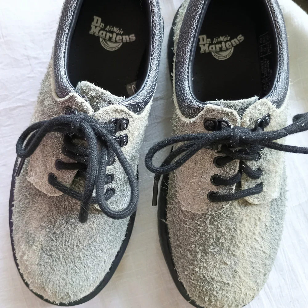 🎩 DARK ARTS VIBES 🎩 Raggedy stonewashed suede Dr. Martens derbies, Sz. L 5/ 36